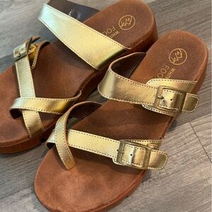 White Mountain Sandals Gold Metallic